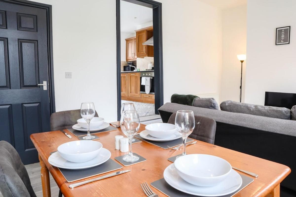 Harrogate Apartment Opposite Business Centre Dış mekan fotoğraf